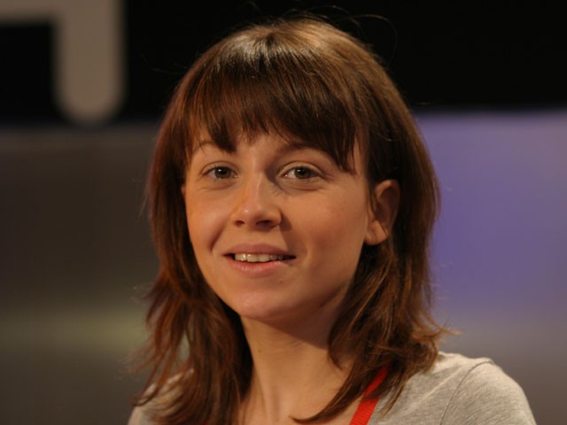 20050228_juliegameone2280205samy252.jpg